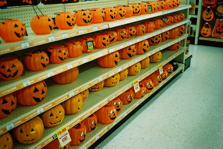 A Witch’s Guide to Welcoming A Magickal October: Simple New Month&nbsp;Rituals